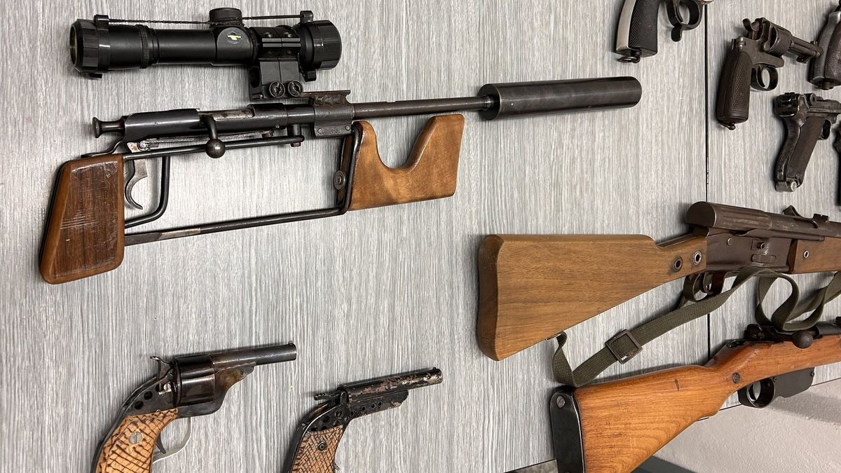 Divoká zbraňová amnestie. Kdosi na jihu Čech položil před dveře služebny trhavinu TNT